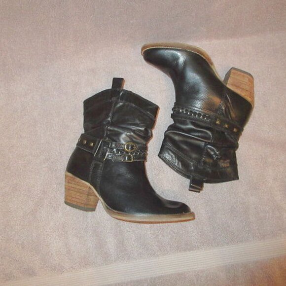Steve Madden Slouchy Harness Boots Size 6.5 Leather Strapped Embellished Ankle - Picture 1 of 12